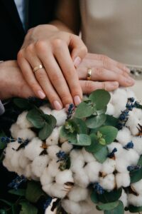 hands holding on flowers